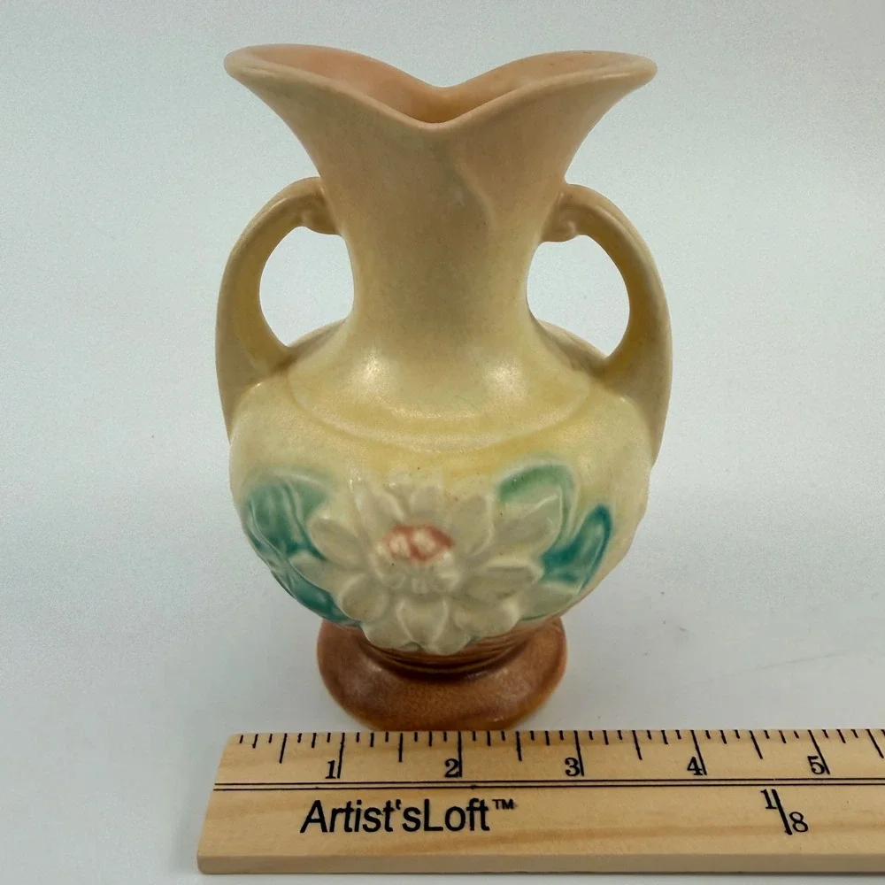 Vintage Hull Pottery Water Lily Two Handle Vase L-2 5.5